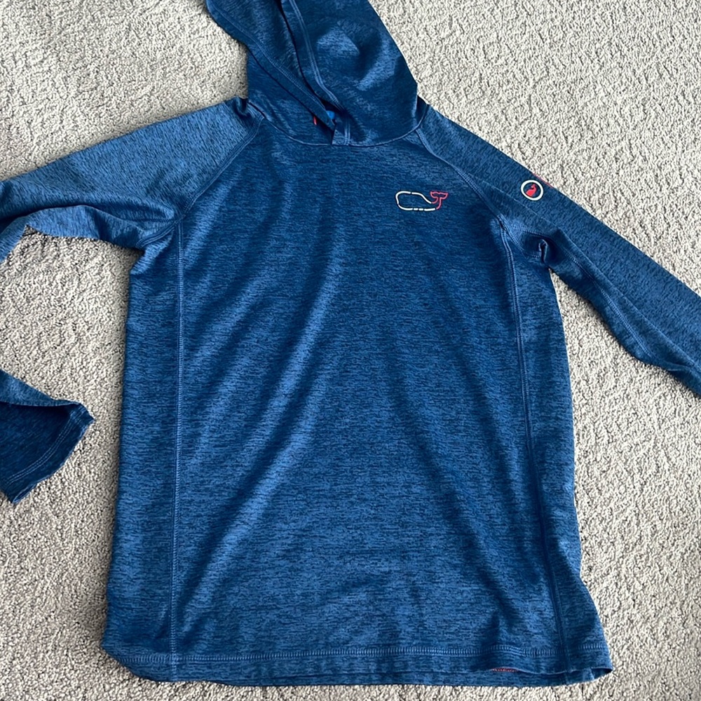 Vinyard Vines Performance hooded shirt size med. like new